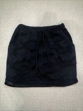 Evereve Black Camo Skirt